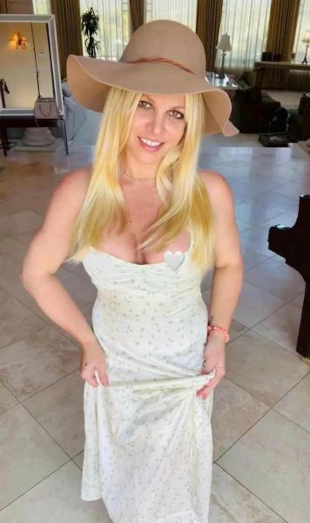 Nữ ca sĩ thoải mái làm những điều mình thích sau khi thoát quyền giám hộ. Ảnh: INSTAGRAM NV