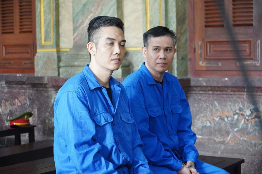 Hai anh em bị cáo Phạm Văn Tam (phải) và Phạm Xuân Tình tại phiên tòa. Hai anh em bị cáo Phạm Văn Tam (phải) và Phạm Xuân Tình tại phiên tòa.