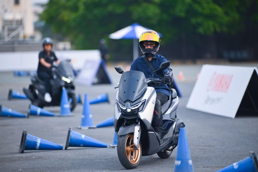 Xe được trang bị động cơ Blue Core 155cc thế hệ mới, tích hợp công nghệ van biến thiên VVA, cho khả năng vận hành cân bằng giữa hiệu suất và mức tiêu thụ nhiên liệu