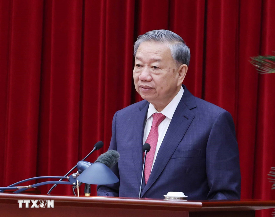 Sekretaris Jenderal To Lam menyampaikan pidato penutup pada Konferensi ke-13 Komite Sentral Partai ke-13. Foto: Thong Nhat/VNA Tổng Bí thư Tô Lâm phát biểu bế mạc Hội nghị lần thứ 13 Ban Chấp hành Trung ương Đảng khóa XIII. Ảnh: Thống Nhất/TTXVN