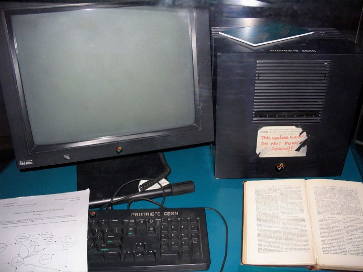 Máy trạm NeXT được Tim Berners-Lee sử dụng để thiết kế World Wide Web và máy chủ Web đầu tiên. (Nguồn: w3) 2-2746.jpg