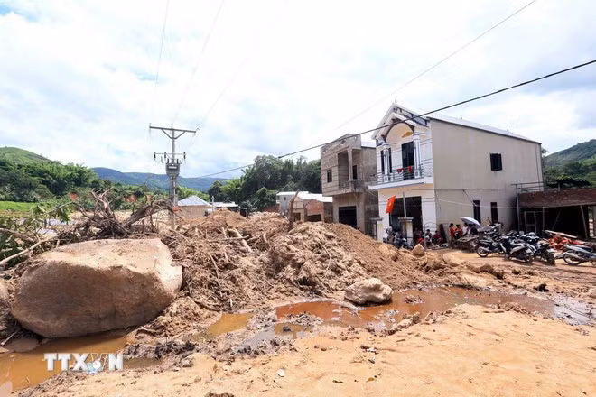 Cảnh hoang tàn tại xã Chiềng Sơ, tỉnh Sơn La sau khi lũ quét qua. (Ảnh: Quang Quyết/TTXVN)