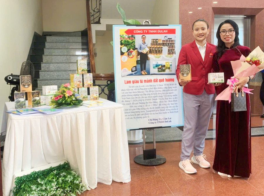 Công ty TNHH Dulah một trong những DN phát triển khá tại xã với việc xây dựng thành công sản phẩm OCOP Trà hoa hòe. Ảnh: ĐVCC 54.jpg