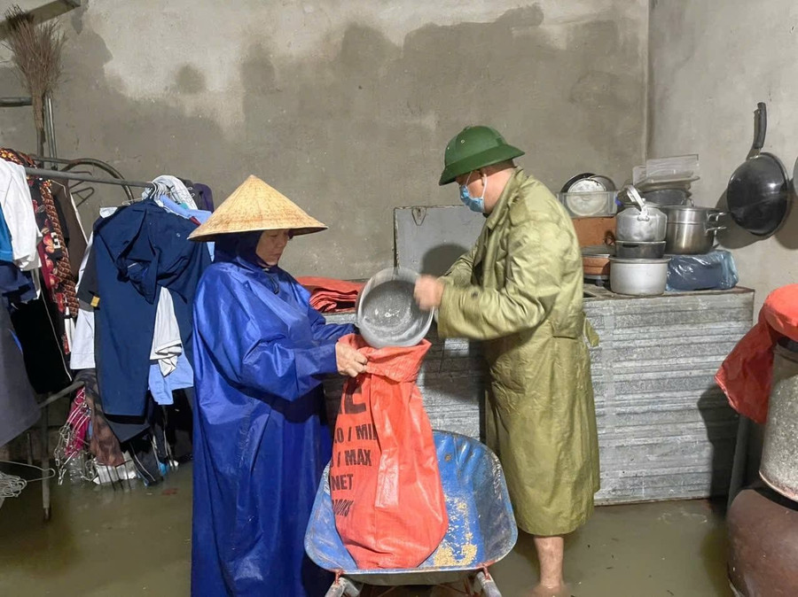 6.Nước tràn vào nhà dân ở xã Thạch Hà (tỉnh Hà Tĩnh). Ảnh: PHẠM ĐỨC 6-5475.jpg