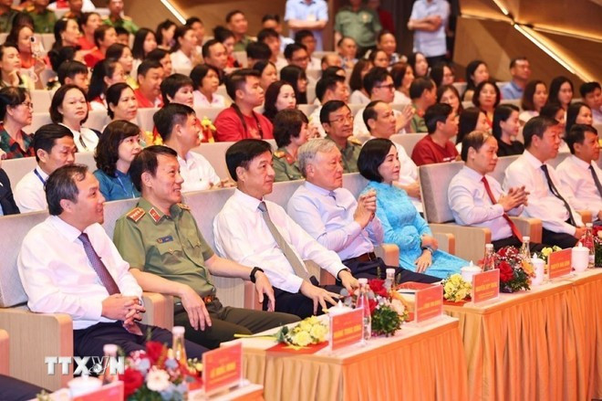 Các đại biểu tham dự chương trình chính luận nghệ thuật “Sao Độc lập." (Ảnh: Minh Đức/TTXVN) Các đại biểu tham dự chương trình chính luận nghệ thuật “Sao Độc lập." (Ảnh: Minh Đức/TTXVN)