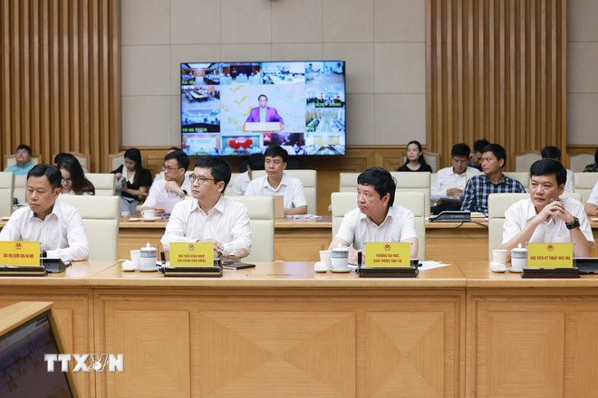 Các đại biểu tham dự phiên họp lần thứ hai của Ban Chỉ đạo Quốc gia về phát triển ngành công nghiệp bán dẫn. (Ảnh: Dương Giang/TTXVN) Các đại biểu tham dự phiên họp lần thứ hai của Ban Chỉ đạo Quốc gia về phát triển ngành công nghiệp bán dẫn. (Ảnh: Dương Giang/TTXVN)