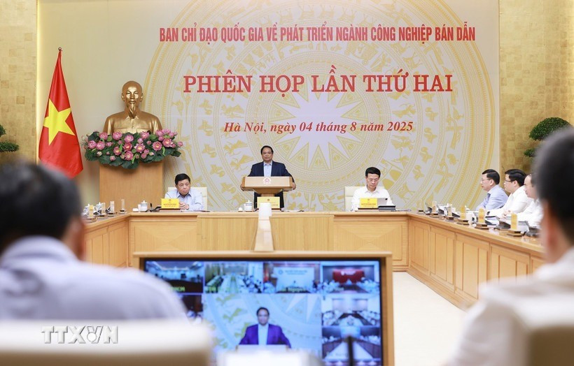 Thủ tướng Phạm Minh Chính chủ trì phiên họp lần thứ hai của Ban Chỉ đạo Quốc gia về phát triển ngành công nghiệp bán dẫn. (Ảnh: Dương Giang/TTXVN) thu-tuong-bcd-cong-nghiep.jpg