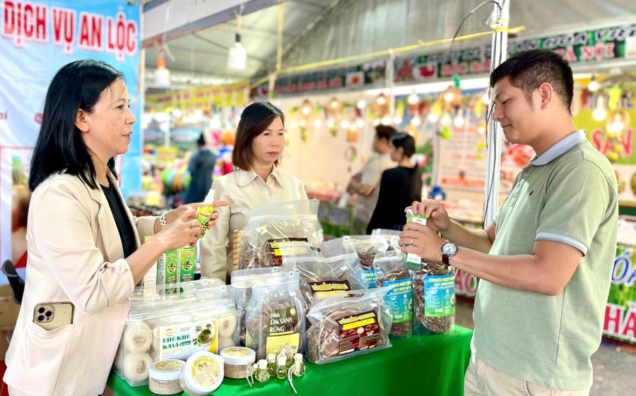 Phát triển bán hàng trên nền tảng thương mại điện tử là hướng đi của nhiều hợp tác xã. Ảnh: Thảo Nguyên 3.jpg