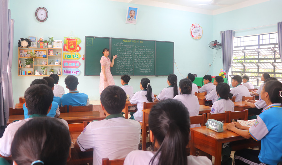 Một tiết học môn Ngữ văn của học sinh Trường THCS Võ Xán (xã Tây Sơn). Ảnh: Hồ Điểm 41.jpg