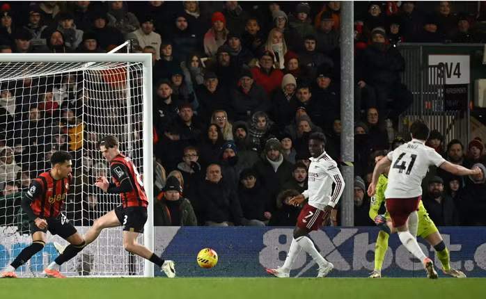 Declan Rice (41) đưa Arsenal vượt lên dẫn bàn