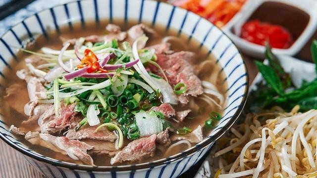 Phở bò được chế biến từ nhiều phần thịt khác nhau của bò - nước dùng được làm từ xương bò, bắp bò, đuôi bò và cổ bò, trong khi các nguyên liệu ăn kèm bao gồm thịt ba chỉ thái mỏng, thịt sườn, thịt thăn, thịt bò chín, tái...