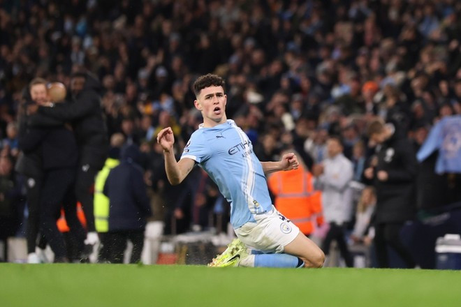Foden trở thành người hùng của Man City.