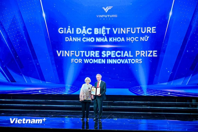 Giải Đặc biệt VinFuture 2025 dành cho Nhà khoa học nữ được trao cho Giáo sư Mary-Claire King (Hoa Kỳ). (Ảnh: Minh Sơn/Vietnam+)