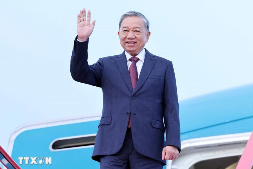 Tổng Bí thư Tô Lâm đến Bình Nhưỡng, bắt đầu thăm cấp Nhà nước tới Triều Tiên và dự Lễ kỷ niệm 80 năm thành lập Đảng Lao động Triều Tiên. (Ảnh: Thống Nhất/TTXVN) tong-bi-thu-to-lam.jpg