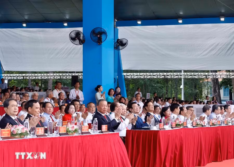 Tổng Bí thư, Chủ tịch nước Tô Lâm và các đồng chí lãnh đạo, nguyên lãnh đạo Đảng, Nhà nước dự lễ kỷ niệm. Ảnh: Thống Nhất/TTXVN