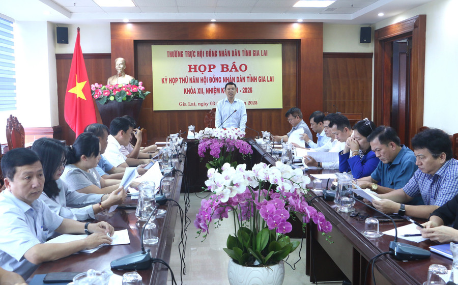 quang-canh-buoi-hop-bao-anh-qt.jpg