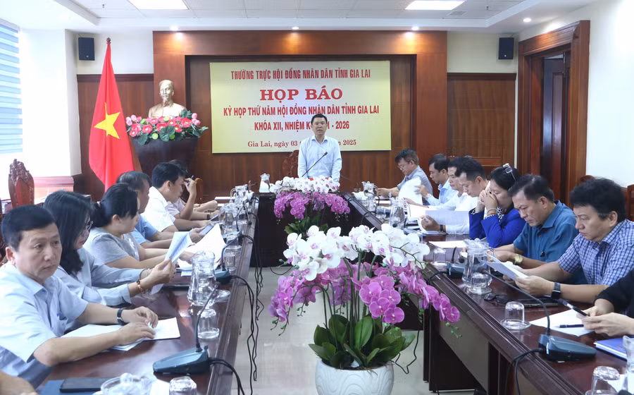 quang-canh-buoi-hop-bao-anh-qt.jpg
