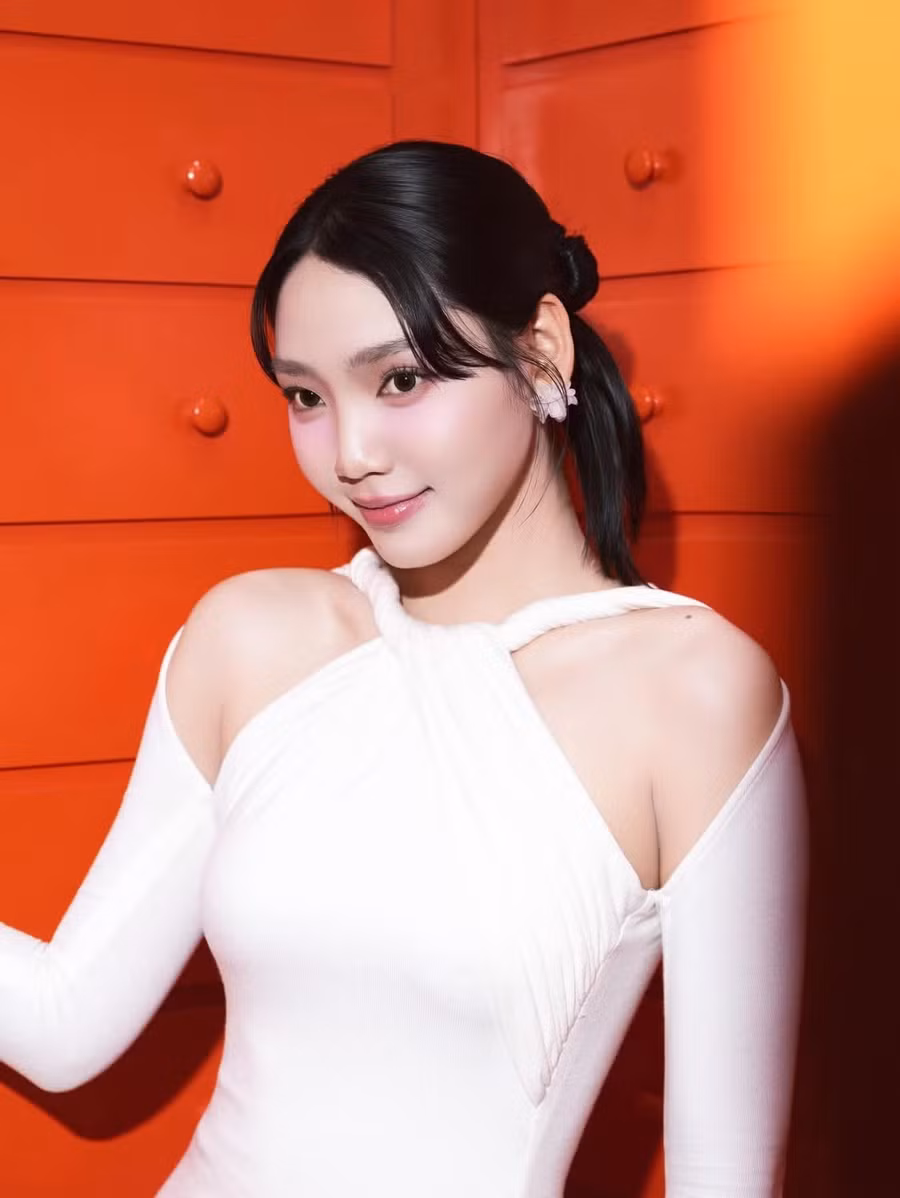 Nữ diễn viên 18 tuổi thách thức nhiều sao nữ Việt.