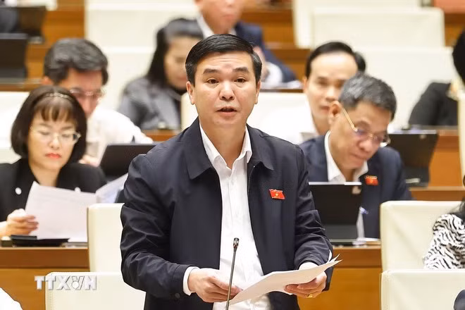 Đại biểu Quốc hội tỉnh Thái Nguyên Hà Sỹ Huân phát biểu. Ảnh: Doãn Tấn/TTXVN