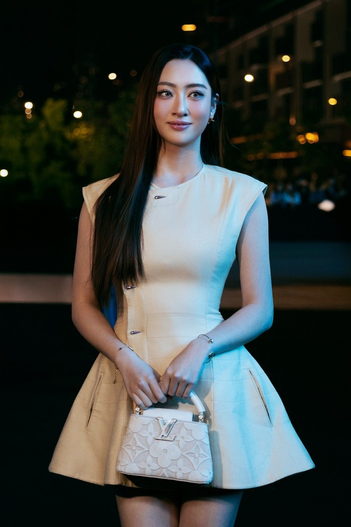 Lương Thùy Linh thanh lịch