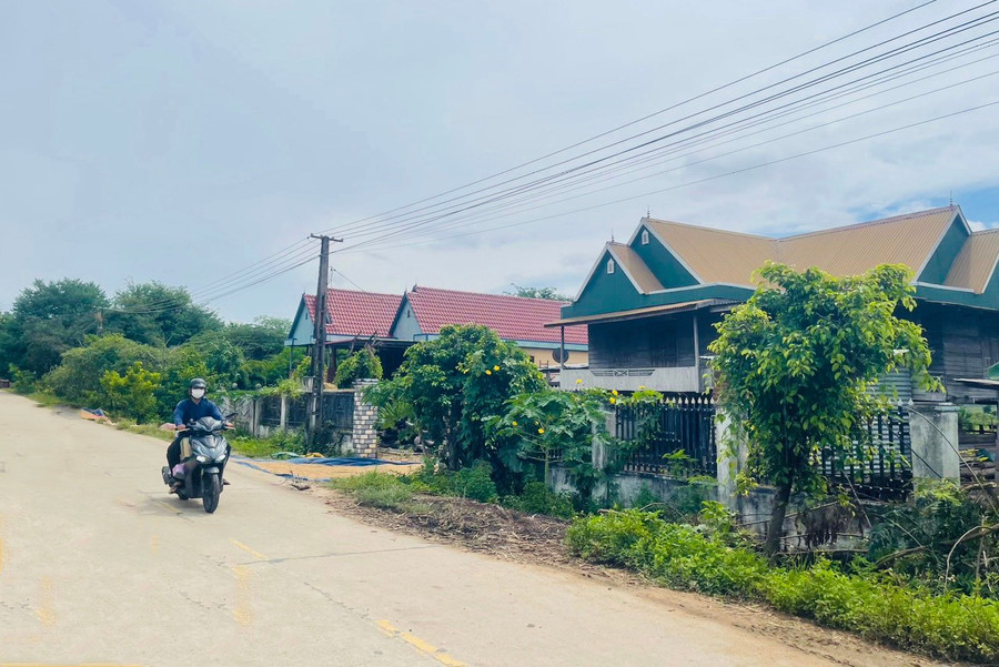 Nhờ thay đổi nếp nghĩ, cách làm, đời sống người dân xã Ia Rbol ngày càng được nâng cao, diện mạo buôn làng ngày càng đổi mới. Ảnh: Vũ Chi 71.jpg