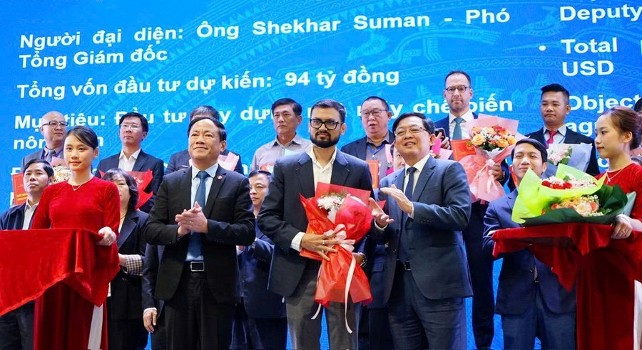 Lãnh đạo tỉnh cam kết đồng hành sát sao với doanh nghiệp. Ảnh: TTXTĐT phat-trien-kinh-te.jpg