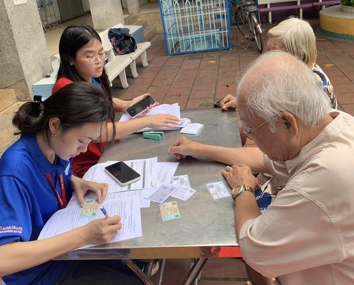 Cả nước hiện có khoảng 3,4 triệu người hưởng lương hưu, trợ cấp BHXH hằng tháng Cả nước hiện có khoảng 3,4 triệu người hưởng lương hưu, trợ cấp BHXH hằng tháng