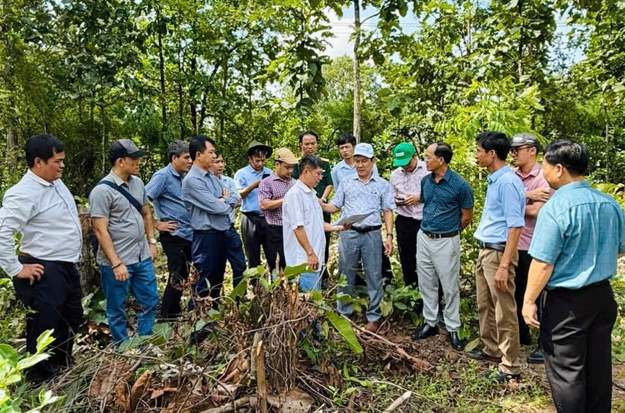 Sở GD&ĐT khảo sát thực tế 7 xã vùng biên ngày 1 và 2-8. Ảnh: ĐVCC 3.jpg