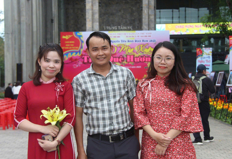 My Tiên, Trần Quốc Toàn, Thùy Trang (từ trái qua) là những tác giả trẻ, sung sức sáng tác ở nhiều thể loại khác nhau. Ảnh: Phi Nguyễn 91.jpg