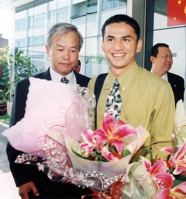 Ông Nguyễn Văn Vinh và "Zico" Kiatisak. Ảnh: Khả Hòa