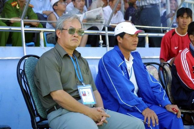 Chuyên gia Nguyễn Văn Vinh và HLV Huỳnh Văn Ảnh. Ảnh: Khả Hòa