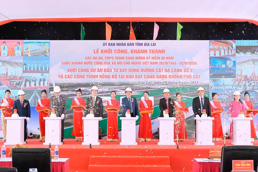 nhan-nut-chinh-thuc-khoi-cong-du-an-dau-tu-xay-dung-duong-cat-ha-canh-so-2-va-cac-cong-trinh-dong-bo-tai-khu-bay-cang-hang-khong-phu-cat-anh-duc-thuy.jpg