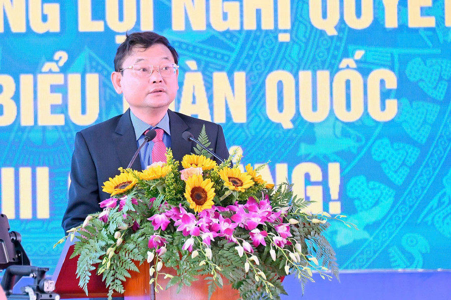 Đồng chí Nguyễn Tự Công Hoàng-Ủy viên Ban Thường vụ Tỉnh ủy, Phó Chủ tịch UBND tỉnh phát biểu tại buổi lễ. Ảnh: Đ.T dong-chi-nguyen-tu-cong-hoang-uy-vien-ban-thuong-vu-tinh-uy-pho-chu-tich-ubnd-tinh-phat-bieu-tai-buoi-le-dt.jpg