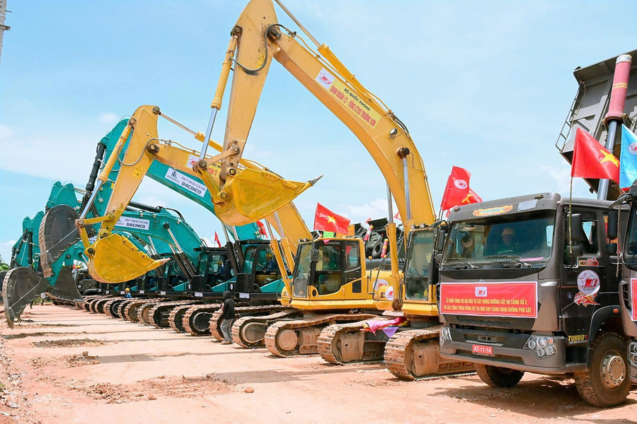 Máy móc, thiết bị được tập trung để triển khai Dự án. Ảnh: Đức Thụy don-vi-thi-cong-tap-trung-may-moc-thiet-bi-de-trien-khai-du-an.jpg