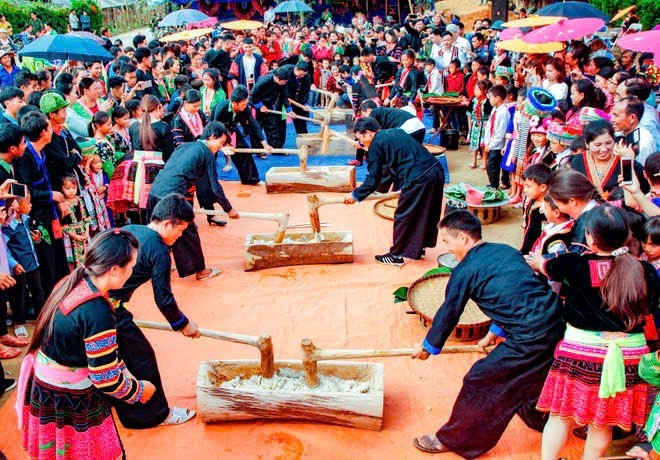 Giã bánh giày là một nét văn hóa truyền thống của đồng bào dân tộc vùng cao Tây Bắc, trong đó có Điện Biên. (Ảnh minh họa: CTV/Vietnam+)