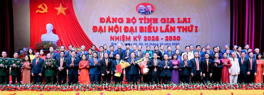 Ban Chấp hành Đảng bộ tỉnh Gia Lai nhiệm kỳ 2025-2030 ra mắt Đại hội. Ảnh: Đức Thụy bch.jpg