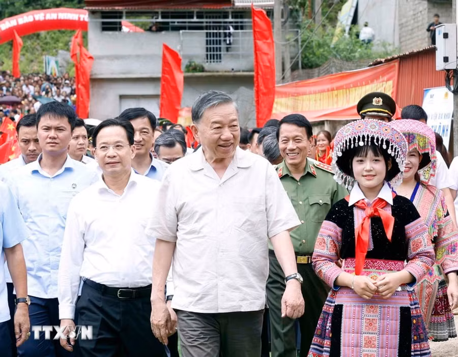 Tổng Bí thư, Chủ tịch nước Tô Lâm dự Ngày hội Toàn dân bảo vệ an ninh Tổ quốc năm 2026 tại bản Lóng Luông, xã Vân Hồ, tỉnh Sơn La. Ảnh: Thống Nhất/TTXVN