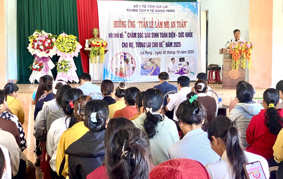 TTYT Mang Yang tổ chức hưởng ứng “Tuần lễ làm mẹ an toàn” năm 2025. Ảnh: Thu Loan huong-dan-lam-me.jpg