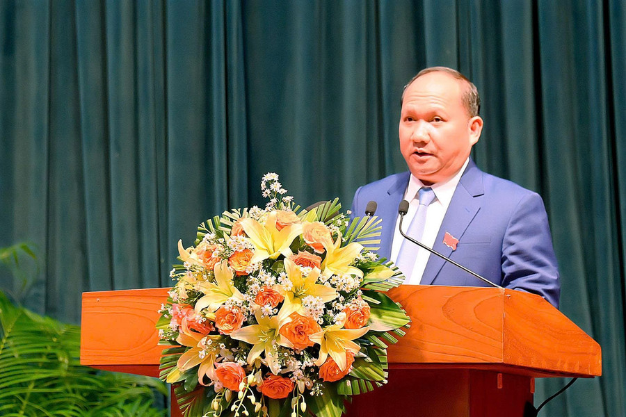 Phó Bí thư Thường trực Tỉnh ủy, Chủ tịch HĐND tỉnh Rah Lan Chung phát biểu bế mạc kỳ họp. Ảnh: Đức Thụy chung-lan.jpg