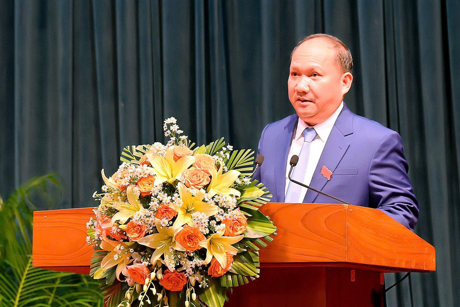 Phó Bí thư Thường trực Tỉnh ủy, Chủ tịch HĐND tỉnh Rah Lan Chung phát biểu khai mạc kỳ họp. Ảnh: Đ.T z7012448305984-0b87d03028f0e4370fbca3d72fde2581.jpg