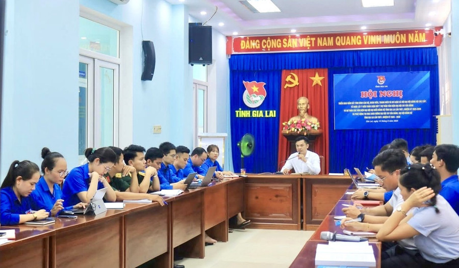 Tỉnh Đoàn tổ chức Hội nghị góp ý dự thảo báo cáo chính trị trình Đại hội đại biểu Đảng bộ tỉnh lần thứ I. Ảnh: Oanh Trương tinh-doan.jpg