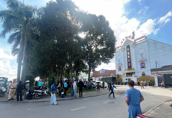 Công an phong tỏa quán karaoke Venus Công an phong tỏa quán karaoke Venus