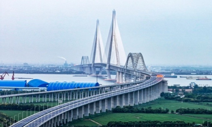 Cầu dây văng Thường Thái Dương Tử thông xe ngày 11-9. Ảnh: Xinhua cau-day-vang-thuong-thai-duong-tu.jpg