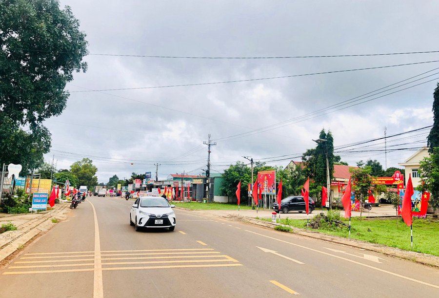 Đến xã Ia Dom chúng ta dễ dàng cảm nhận rõ sự “thay da đổi thịt” trên vùng đất biên giới. Ảnh: Lê Nam 1-4777.jpg