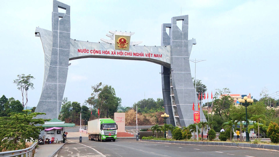 Gerbang Perbatasan Internasional Le Thanh merupakan salah satu sorotan dalam rangkaian tujuan perbatasan. Foto: Ha Duy 1-6805.jpg