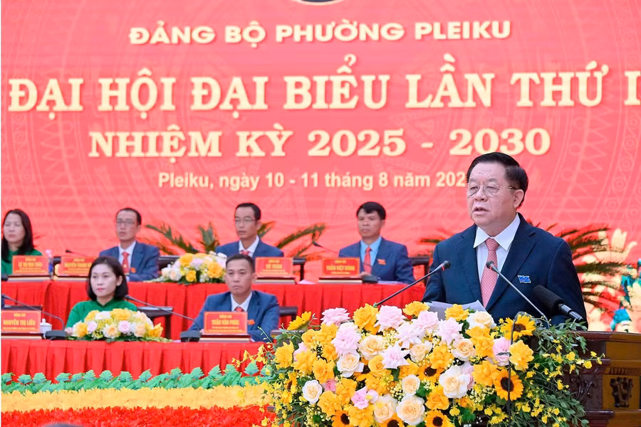 Đồng chí Nguyễn Trọng Nghĩa-Ủy viên Bộ Chính trị, Bí thư Trung ương Đảng, Trưởng ban Tuyên giáo và Dân vận Trung ương phát biểu chỉ đạo tại Đại hội. Ảnh: Đức Thụy