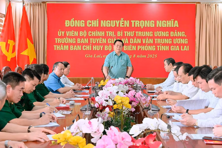 quang-canh-buoi-lam-viec-duc-thuy.jpg