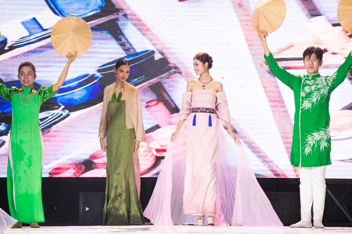 Hoa hậu 10X tin rằng sự thay đổi lớn lao nhất luôn bắt đầu từ những điều nhỏ nhất Hoa hậu 10X tin rằng sự thay đổi lớn lao nhất luôn bắt đầu từ những điều nhỏ nhất