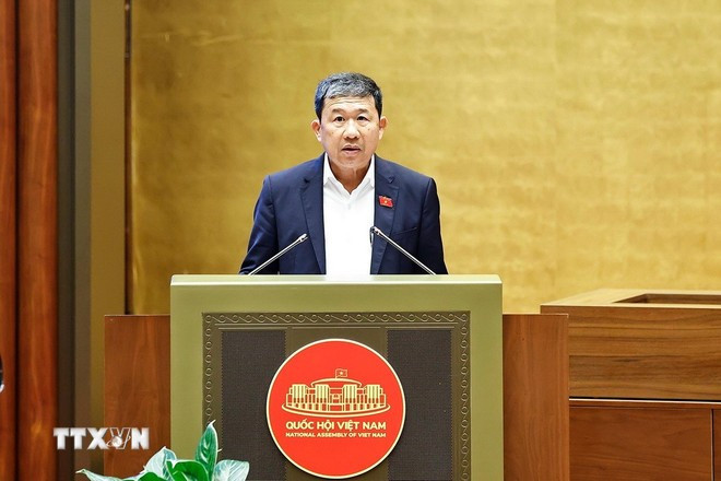 Đồng chí Vũ Hải Hà, Ủy viên Trung ương Đảng, Phó Bí thư Đảng ủy Quốc hội trình bày chuyên đề về quán triệt, triển khai và Chương trình hành động thực hiện Nghị quyết. Ảnh: Doãn Tấn/TTXVN