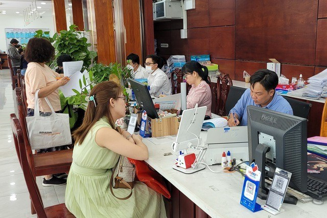 Bộ Nội vụ đề nghị các bộ ngành, địa phương đề xuất biên chế giai đoạn 2026 - 2031 (Ảnh minh hoạ) Bộ Nội vụ đề nghị các bộ ngành, địa phương đề xuất biên chế giai đoạn 2026 - 2031 (Ảnh minh hoạ)
